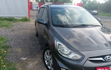 Hyundai Solaris II рестайлинг, 2011 год, 750 000 рублей, 3 фотография