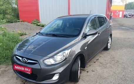 Hyundai Solaris II рестайлинг, 2011 год, 750 000 рублей, 2 фотография