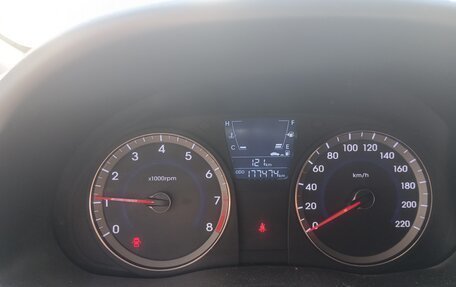 Hyundai Solaris II рестайлинг, 2011 год, 750 000 рублей, 20 фотография