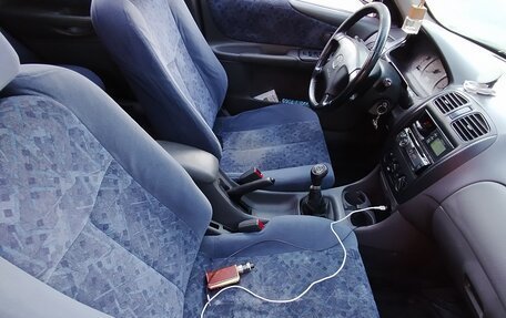 Mazda 323, 1999 год, 160 000 рублей, 8 фотография
