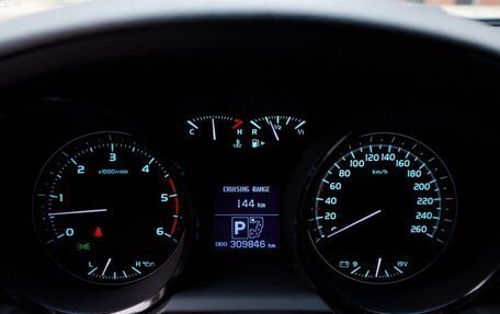 Toyota Land Cruiser 200, 2010 год, 3 200 000 рублей, 16 фотография