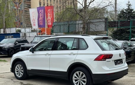 Volkswagen Tiguan II, 2020 год, 2 220 000 рублей, 2 фотография