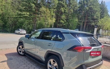 Toyota RAV4, 2020 год, 3 250 000 рублей, 2 фотография