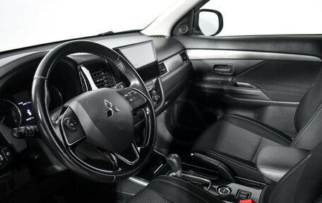 Mitsubishi Outlander III рестайлинг 3, 2017 год, 1 609 000 рублей, 9 фотография