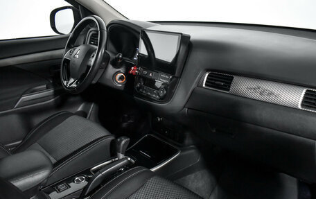 Mitsubishi Outlander III рестайлинг 3, 2017 год, 1 609 000 рублей, 13 фотография