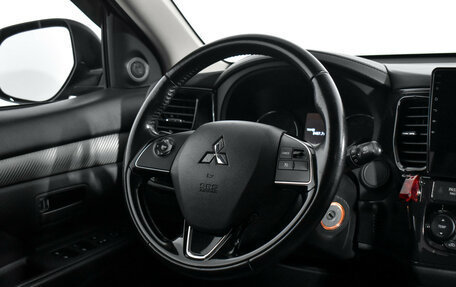 Mitsubishi Outlander III рестайлинг 3, 2017 год, 1 609 000 рублей, 14 фотография