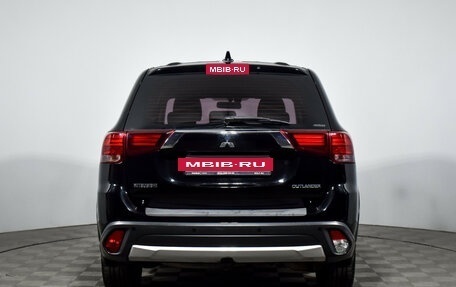 Mitsubishi Outlander III рестайлинг 3, 2017 год, 1 609 000 рублей, 6 фотография