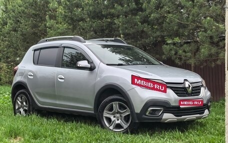 Renault Sandero II рестайлинг, 2022 год, 950 000 рублей, 1 фотография