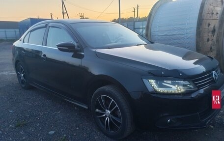 Volkswagen Jetta VI, 2013 год, 899 999 рублей, 3 фотография
