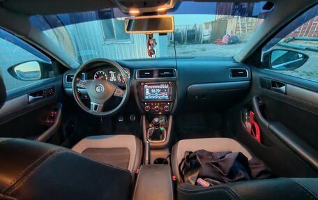 Volkswagen Jetta VI, 2013 год, 899 999 рублей, 9 фотография