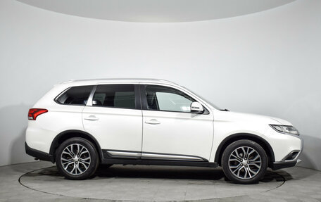 Mitsubishi Outlander III рестайлинг 3, 2017 год, 1 997 696 рублей, 4 фотография