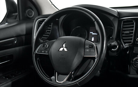 Mitsubishi Outlander III рестайлинг 3, 2017 год, 1 997 696 рублей, 15 фотография