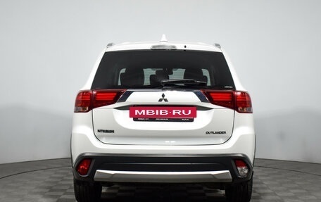 Mitsubishi Outlander III рестайлинг 3, 2017 год, 1 997 696 рублей, 6 фотография