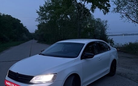 Volkswagen Jetta VI, 2015 год, 700 000 рублей, 2 фотография