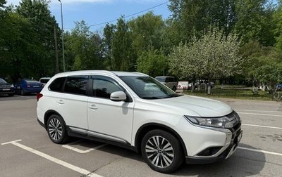 Mitsubishi Outlander III рестайлинг 3, 2019 год, 1 850 000 рублей, 1 фотография