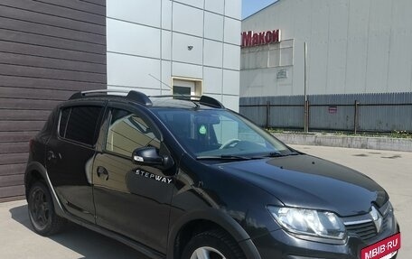 Renault Sandero II рестайлинг, 2016 год, 900 000 рублей, 2 фотография