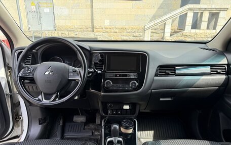 Mitsubishi Outlander III рестайлинг 3, 2019 год, 1 850 000 рублей, 8 фотография