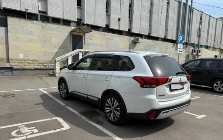 Mitsubishi Outlander III рестайлинг 3, 2019 год, 1 850 000 рублей, 11 фотография
