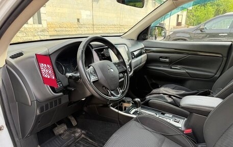 Mitsubishi Outlander III рестайлинг 3, 2019 год, 1 850 000 рублей, 5 фотография
