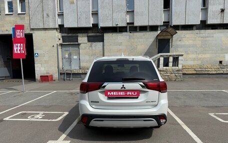 Mitsubishi Outlander III рестайлинг 3, 2019 год, 1 850 000 рублей, 12 фотография