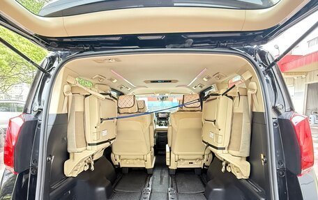 Toyota Alphard III, 2019 год, 4 700 000 рублей, 16 фотография