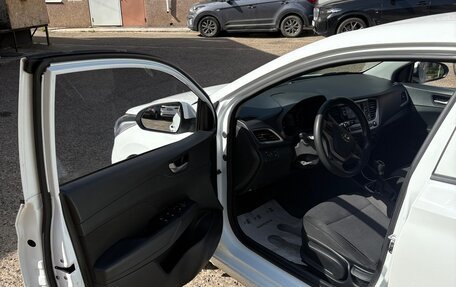 Hyundai Solaris II рестайлинг, 2018 год, 1 150 000 рублей, 9 фотография