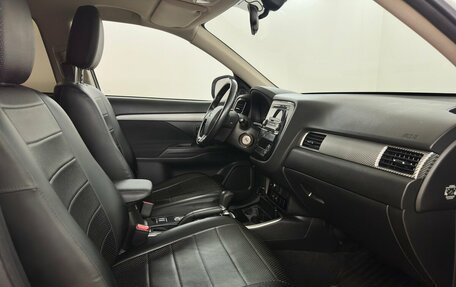 Mitsubishi Outlander III рестайлинг 3, 2017 год, 2 190 000 рублей, 11 фотография