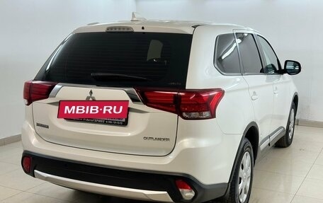 Mitsubishi Outlander III рестайлинг 3, 2017 год, 2 190 000 рублей, 4 фотография