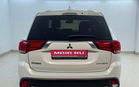 Mitsubishi Outlander III рестайлинг 3, 2017 год, 2 190 000 рублей, 3 фотография