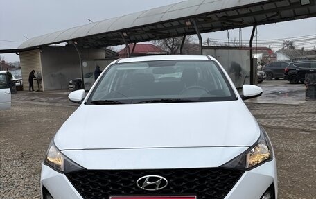Hyundai Solaris II рестайлинг, 2021 год, 1 400 000 рублей, 1 фотография