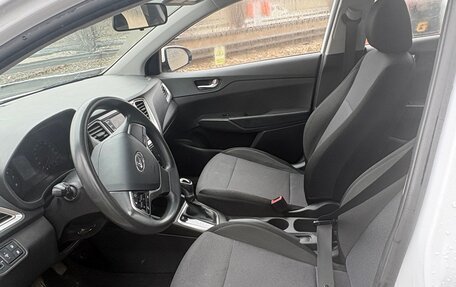 Hyundai Solaris II рестайлинг, 2021 год, 1 400 000 рублей, 10 фотография