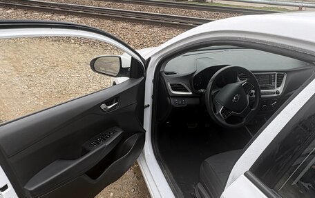 Hyundai Solaris II рестайлинг, 2021 год, 1 400 000 рублей, 11 фотография