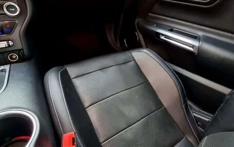 Ford Mustang VI рестайлинг, 2019 год, 3 300 000 рублей, 7 фотография