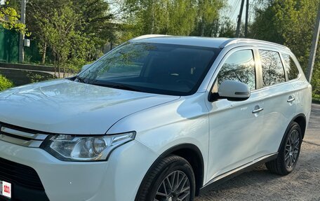 Mitsubishi Outlander III рестайлинг 3, 2014 год, 1 990 000 рублей, 5 фотография