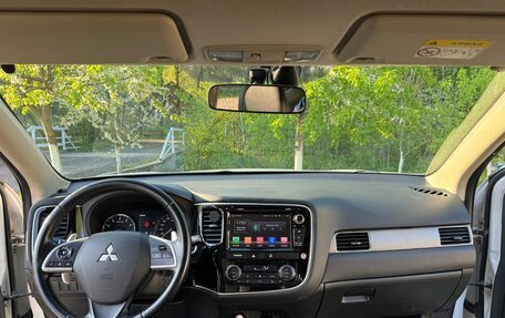 Mitsubishi Outlander III рестайлинг 3, 2014 год, 1 990 000 рублей, 9 фотография