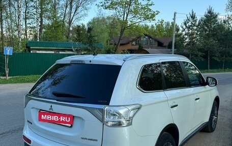 Mitsubishi Outlander III рестайлинг 3, 2014 год, 1 990 000 рублей, 6 фотография