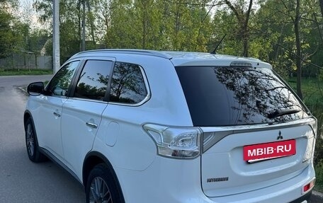 Mitsubishi Outlander III рестайлинг 3, 2014 год, 1 990 000 рублей, 7 фотография
