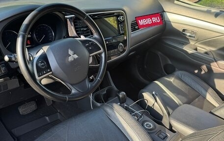 Mitsubishi Outlander III рестайлинг 3, 2014 год, 1 990 000 рублей, 11 фотография