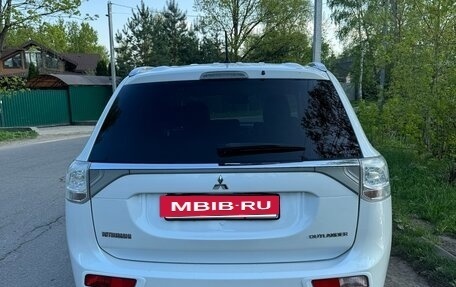 Mitsubishi Outlander III рестайлинг 3, 2014 год, 1 990 000 рублей, 8 фотография
