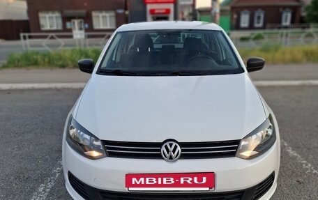 Volkswagen Polo VI (EU Market), 2014 год, 680 000 рублей, 31 фотография