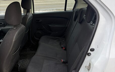 Renault Logan II, 2017 год, 700 000 рублей, 7 фотография