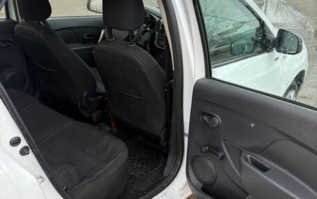 Renault Logan II, 2017 год, 700 000 рублей, 11 фотография