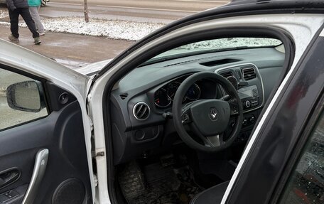 Renault Logan II, 2017 год, 700 000 рублей, 9 фотография