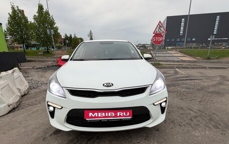 KIA Rio IV, 2018 год, 1 350 000 рублей, 2 фотография