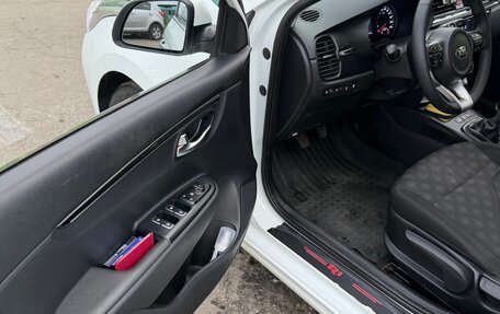 KIA Rio IV, 2018 год, 1 350 000 рублей, 8 фотография