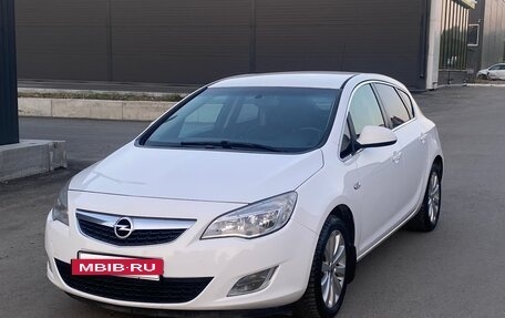 Opel Astra J, 2011 год, 699 000 рублей, 2 фотография