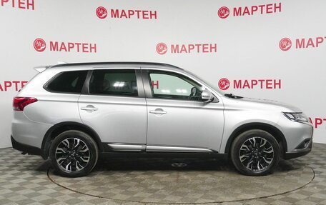 Mitsubishi Outlander III рестайлинг 3, 2021 год, 2 790 000 рублей, 4 фотография