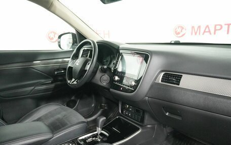 Mitsubishi Outlander III рестайлинг 3, 2021 год, 2 790 000 рублей, 10 фотография
