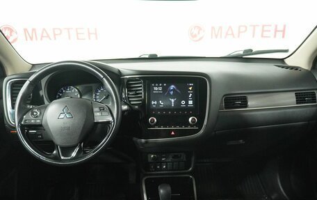 Mitsubishi Outlander III рестайлинг 3, 2021 год, 2 790 000 рублей, 14 фотография