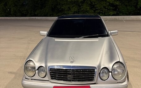 Mercedes-Benz E-Класс, 1997 год, 250 000 рублей, 2 фотография